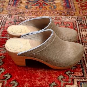 No 6 peony hair clogs 38